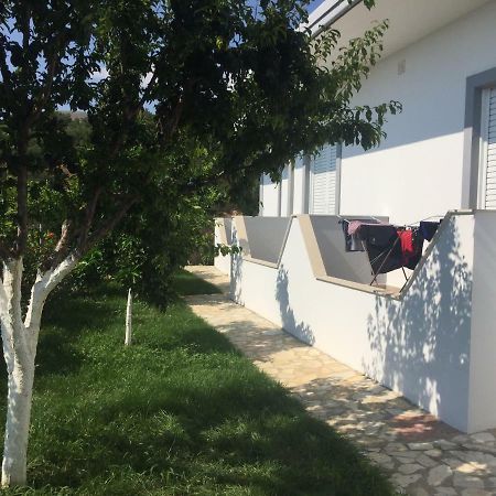 Xuxi Apartments Lukovë Екстериор снимка