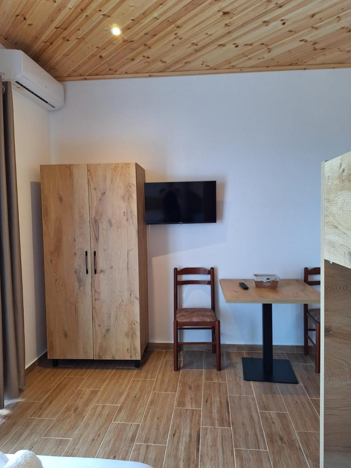 Xuxi Apartments Lukovë Екстериор снимка