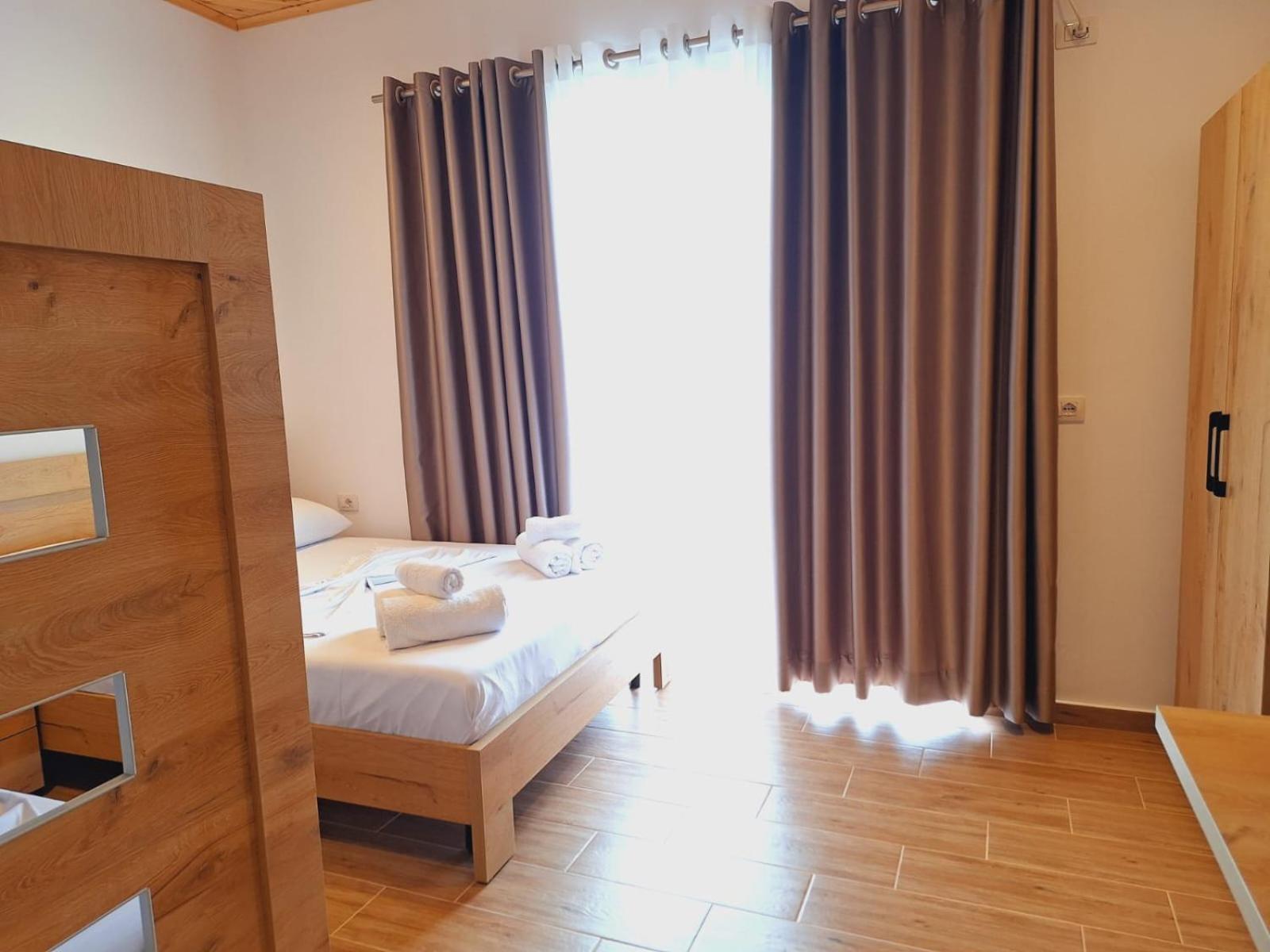 Xuxi Apartments Lukovë Екстериор снимка