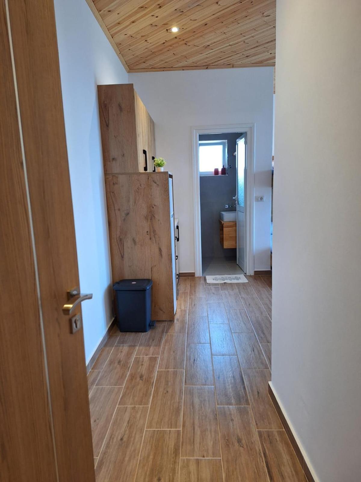 Xuxi Apartments Lukovë Екстериор снимка