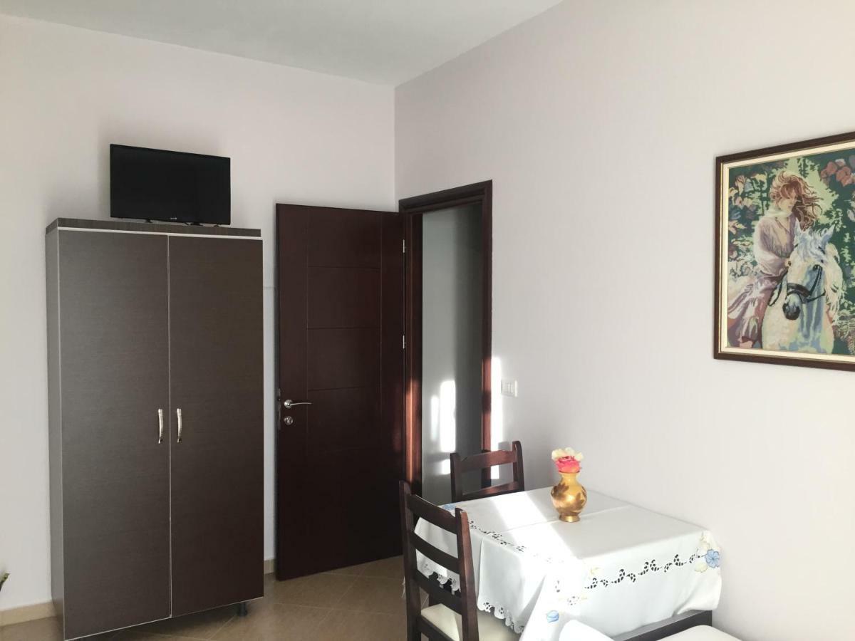 Xuxi Apartments Lukovë Екстериор снимка